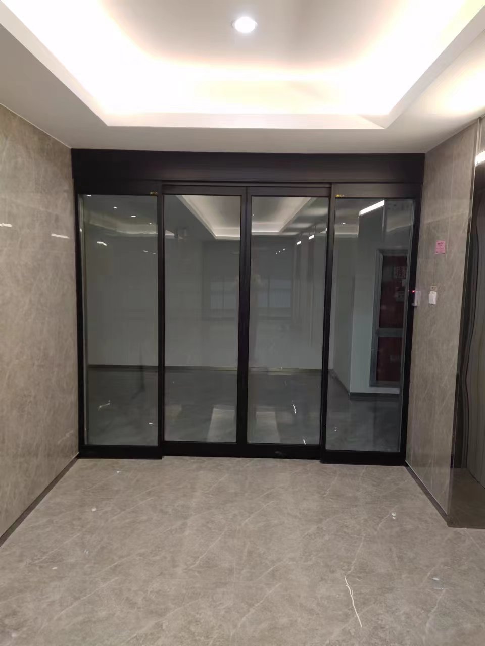 宿迁市玻璃伸缩门