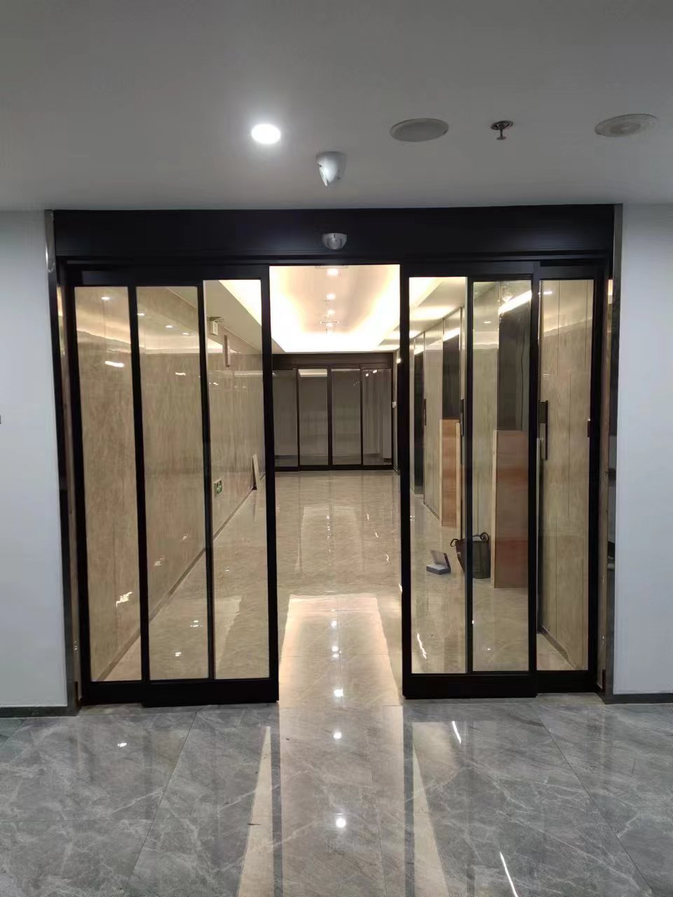 宿迁市玻璃伸缩门